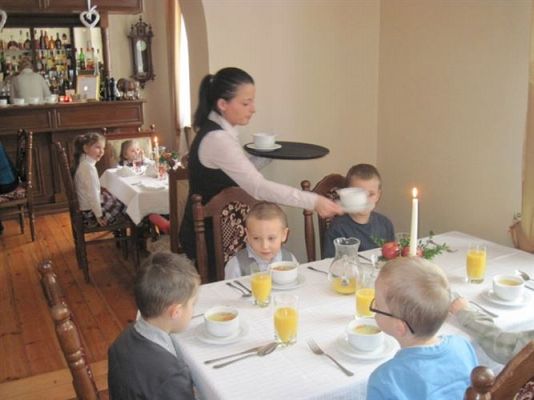 Grafika #26: 17.02.2012 - Lekcja savoir vivre w restauracji w Poraju