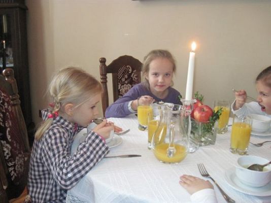 Grafika #27: 17.02.2012 - Lekcja savoir vivre w restauracji w Poraju