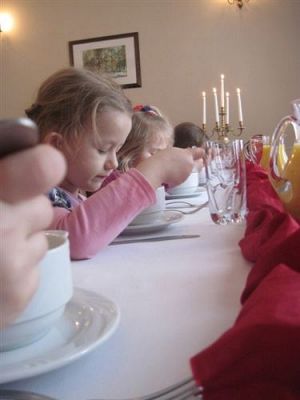 Grafika #30: 17.02.2012 - Lekcja savoir vivre w restauracji w Poraju