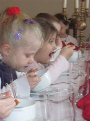 Grafika #33: 17.02.2012 - Lekcja savoir vivre w restauracji w Poraju