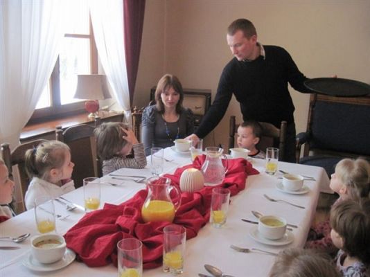 Grafika #34: 17.02.2012 - Lekcja savoir vivre w restauracji w Poraju