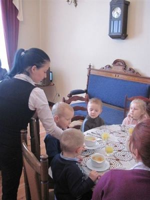 Grafika #35: 17.02.2012 - Lekcja savoir vivre w restauracji w Poraju