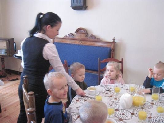 Grafika #36: 17.02.2012 - Lekcja savoir vivre w restauracji w Poraju