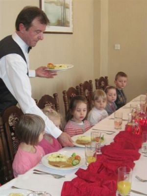 Grafika #42: 17.02.2012 - Lekcja savoir vivre w restauracji w Poraju