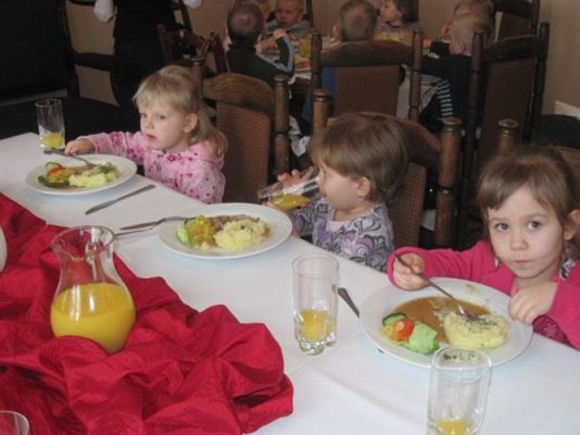 Grafika #49: 17.02.2012 - Lekcja savoir vivre w restauracji w Poraju