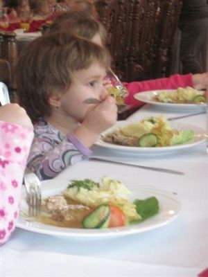 Grafika #51: 17.02.2012 - Lekcja savoir vivre w restauracji w Poraju