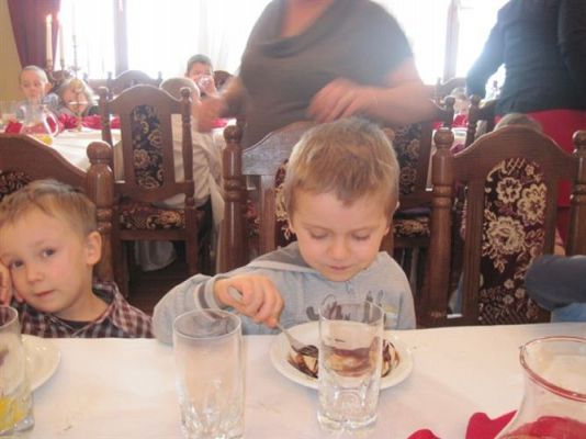 Grafika #78: 17.02.2012 - Lekcja savoir vivre w restauracji w Poraju