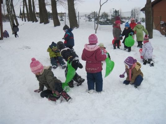 Grafika #1: 15.02.2012 - Zimowe zabawy na śniegu