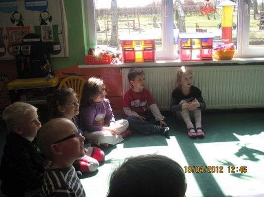 Grafika #1: 18.04.2012 - Lekcja j.angielskiego z panem Abim - pochodzącym z Nigerii