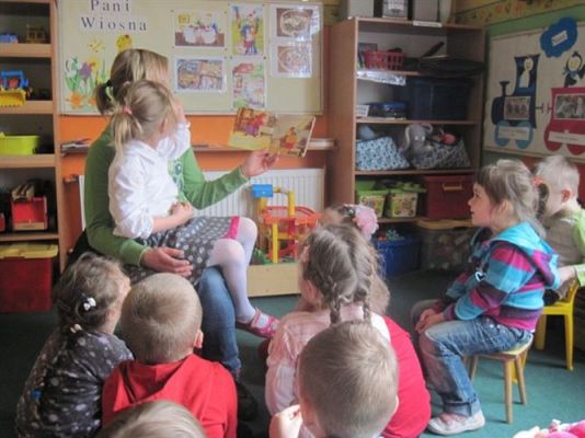 Grafika #8: 19.06.2012 - Rodzice czytają bajki