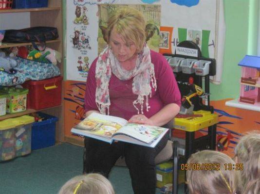 Grafika #12: 19.06.2012 - Rodzice czytają bajki