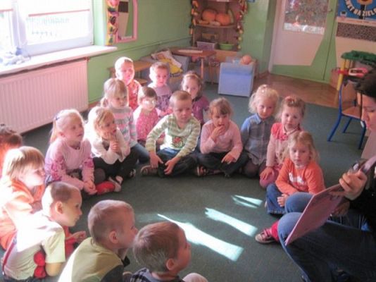 Grafika #14: 19.06.2012 - Rodzice czytają bajki