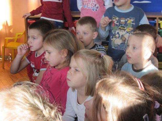 Grafika #27: 19.06.2012 - Rodzice czytają bajki