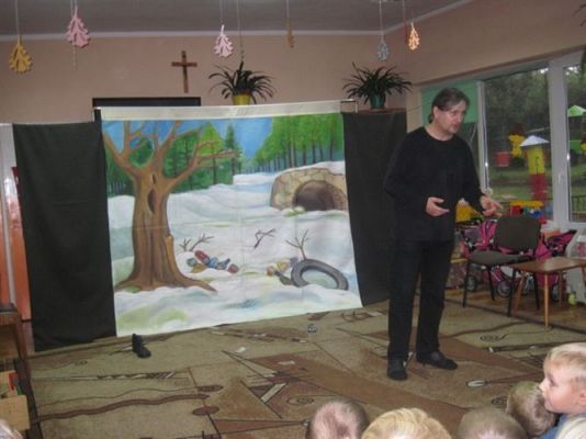 Grafika #0: 09.10.2012 - Przedstawienie teatralne pt. "Niedźwiedź strażnik lasu"