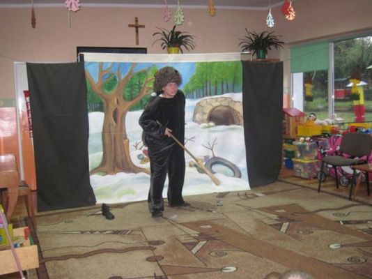 Grafika #2: 09.10.2012 - Przedstawienie teatralne pt. "Niedźwiedź strażnik lasu"