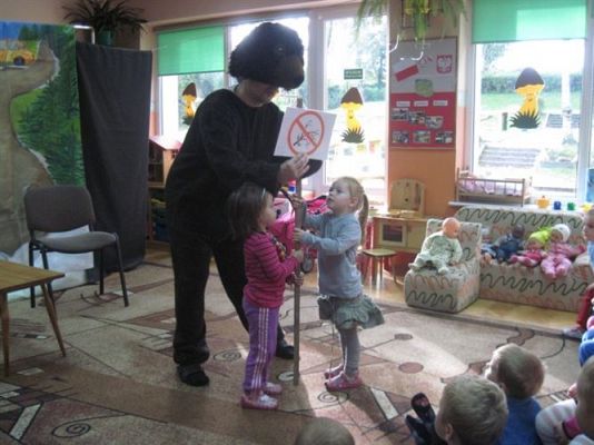 Grafika #20: 09.10.2012 - Przedstawienie teatralne pt. "Niedźwiedź strażnik lasu"