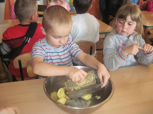 Grafika #1: 20.09.2012 - Pieczemy placki ziemniaczane