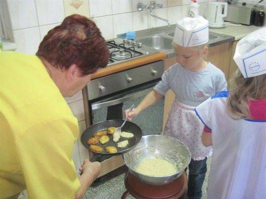 Grafika #9: 20.09.2012 - Pieczemy placki ziemniaczane