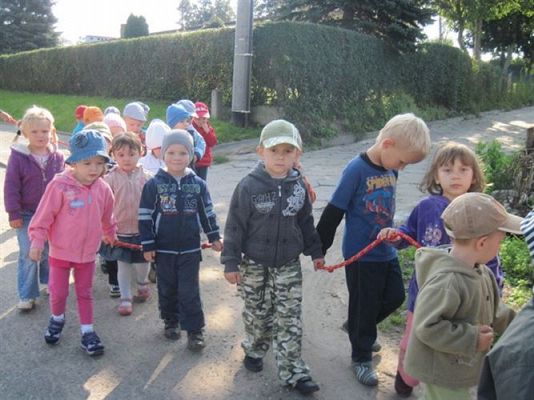 Grafika #1: 18,09,2012 - Maluszki na przejściu dla pieszych