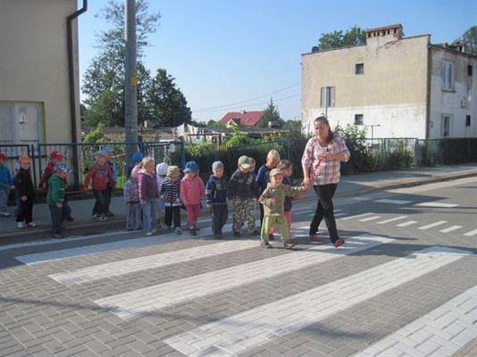 Grafika #5: 18,09,2012 - Maluszki na przejściu dla pieszych