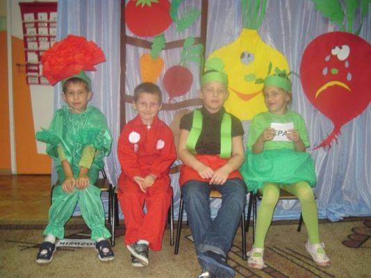 Grafika #0: 24.10.2012 - Wizyta uczniów klas pierwszych. Inscenizacja wiersza "Na straganie"