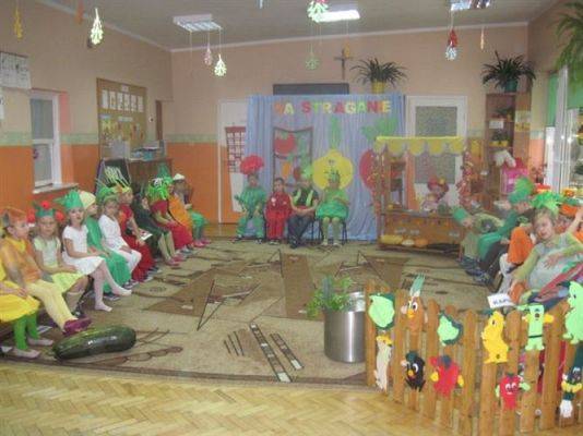 Grafika #2: 24.10.2012 - Wizyta uczniów klas pierwszych. Inscenizacja wiersza "Na straganie"