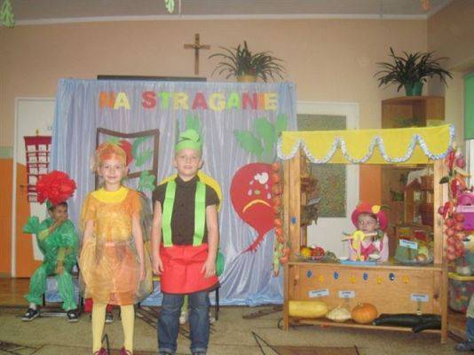 Grafika #3: 24.10.2012 - Wizyta uczniów klas pierwszych. Inscenizacja wiersza "Na straganie"