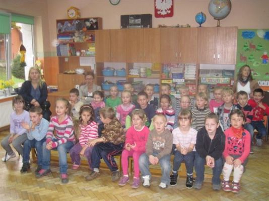 Grafika #12: 24.10.2012 - Wizyta uczniów klas pierwszych. Inscenizacja wiersza "Na straganie"