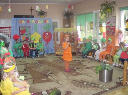 Grafika #15: 24.10.2012 - Wizyta uczniów klas pierwszych. Inscenizacja wiersza "Na straganie"