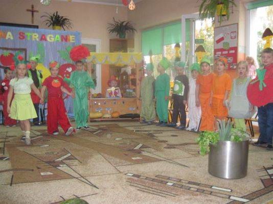 Grafika #19: 24.10.2012 - Wizyta uczniów klas pierwszych. Inscenizacja wiersza "Na straganie"