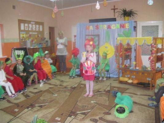 Grafika #22: 24.10.2012 - Wizyta uczniów klas pierwszych. Inscenizacja wiersza "Na straganie"