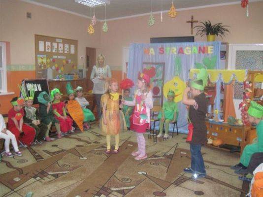 Grafika #26: 24.10.2012 - Wizyta uczniów klas pierwszych. Inscenizacja wiersza "Na straganie"