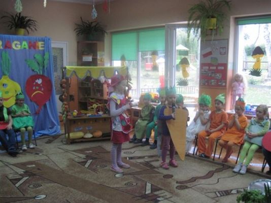 Grafika #27: 24.10.2012 - Wizyta uczniów klas pierwszych. Inscenizacja wiersza "Na straganie"