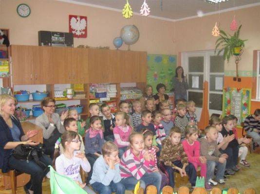 Grafika #30: 24.10.2012 - Wizyta uczniów klas pierwszych. Inscenizacja wiersza "Na straganie"