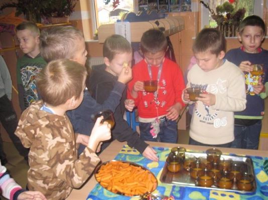 Grafika #39: 24.10.2012 - Wizyta uczniów klas pierwszych. Inscenizacja wiersza "Na straganie"