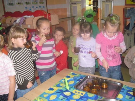 Grafika #41: 24.10.2012 - Wizyta uczniów klas pierwszych. Inscenizacja wiersza "Na straganie"