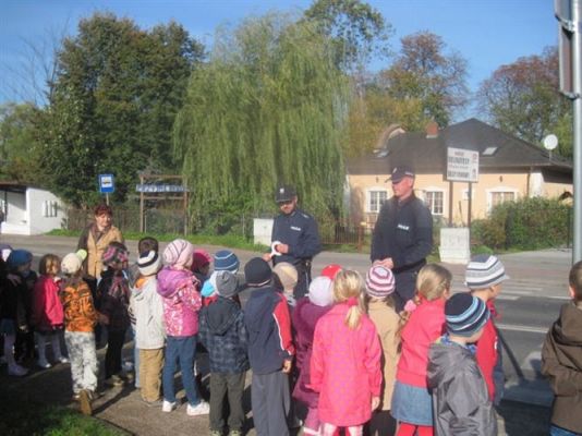 Grafika #3: 19.10.2012 - Spotkanie z policjantami - Jak bezpiecznie przejść przez ulicę