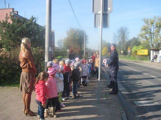 Grafika #4: 19.10.2012 - Spotkanie z policjantami - Jak bezpiecznie przejść przez ulicę