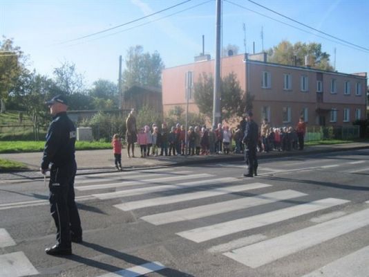 Grafika #6: 19.10.2012 - Spotkanie z policjantami - Jak bezpiecznie przejść przez ulicę