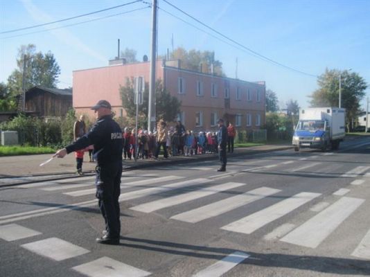 Grafika #8: 19.10.2012 - Spotkanie z policjantami - Jak bezpiecznie przejść przez ulicę