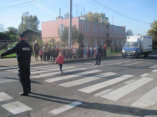 Grafika #9: 19.10.2012 - Spotkanie z policjantami - Jak bezpiecznie przejść przez ulicę