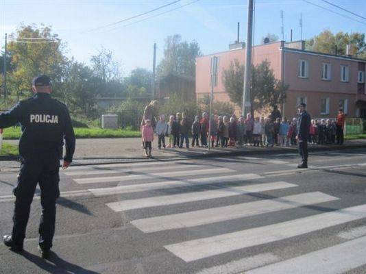 Grafika #10: 19.10.2012 - Spotkanie z policjantami - Jak bezpiecznie przejść przez ulicę