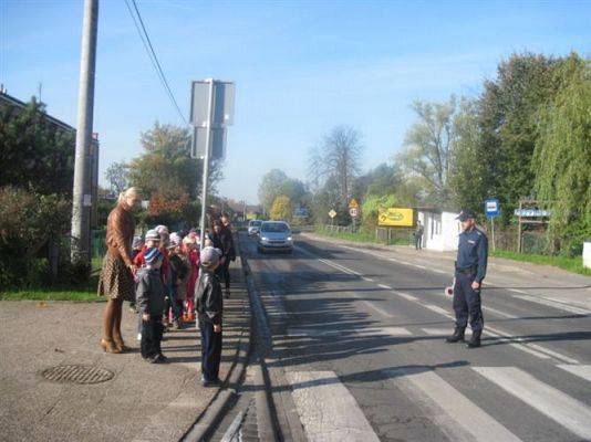 Grafika #13: 19.10.2012 - Spotkanie z policjantami - Jak bezpiecznie przejść przez ulicę