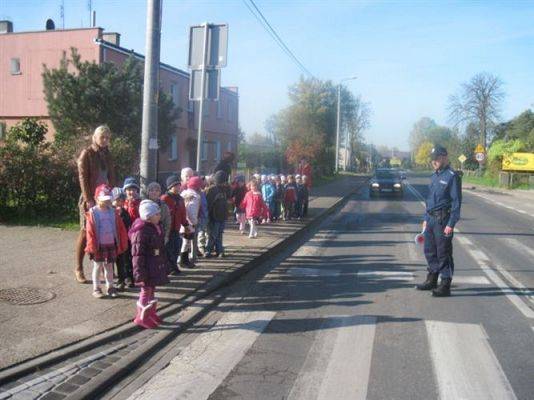 Grafika #14: 19.10.2012 - Spotkanie z policjantami - Jak bezpiecznie przejść przez ulicę