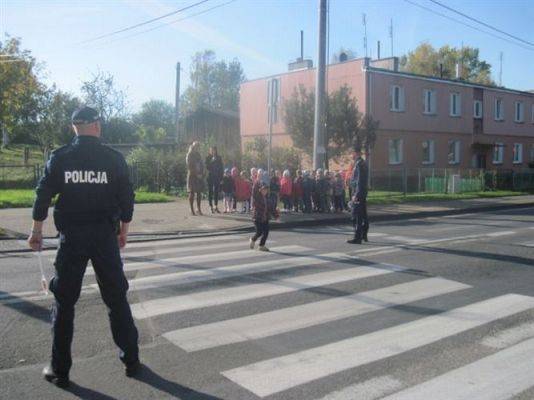 Grafika #20: 19.10.2012 - Spotkanie z policjantami - Jak bezpiecznie przejść przez ulicę