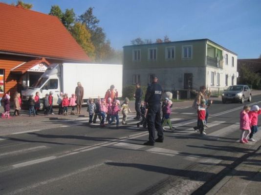 Grafika #30: 19.10.2012 - Spotkanie z policjantami - Jak bezpiecznie przejść przez ulicę