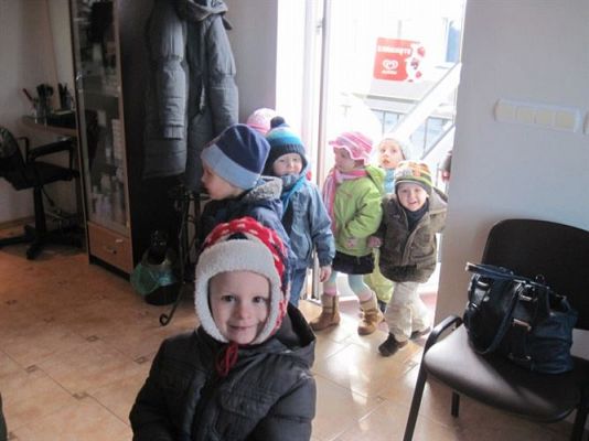 Grafika #1: 07.03.2013 - Maluszki w salonie fryzjerskim w Wicku