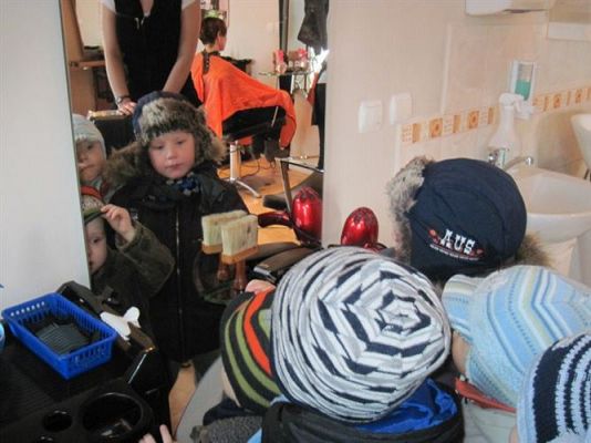 Grafika #5: 07.03.2013 - Maluszki w salonie fryzjerskim w Wicku