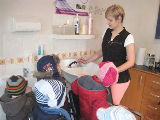 Grafika #10: 07.03.2013 - Maluszki w salonie fryzjerskim w Wicku