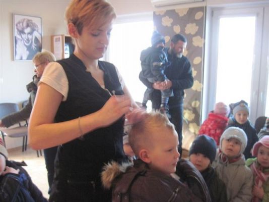 Grafika #11: 07.03.2013 - Maluszki w salonie fryzjerskim w Wicku